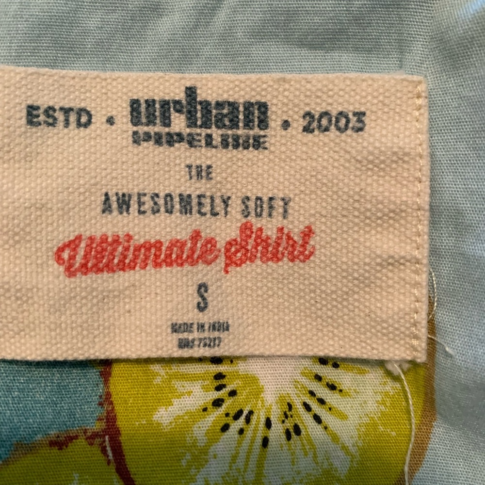 Men’s urban pipeline kiwi button down shirt S.